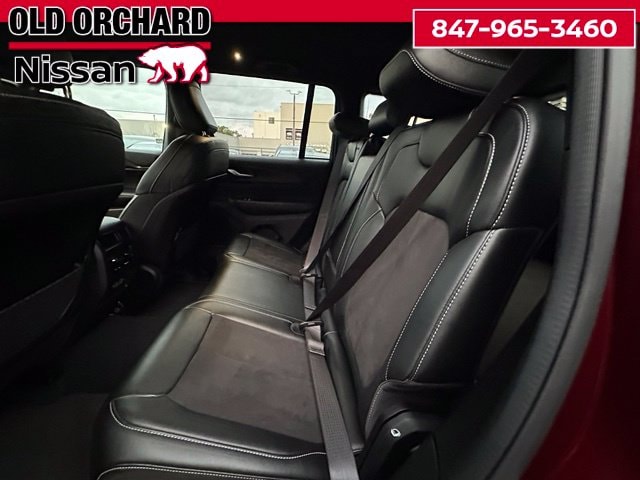 2024 Jeep Grand Cherokee Altitude — photo 12 of 20