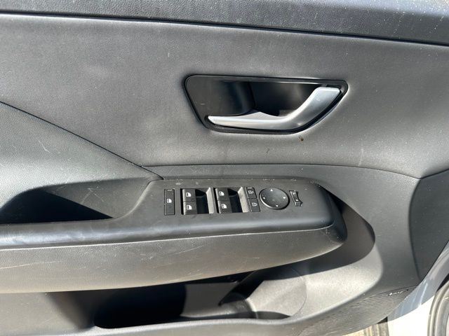 2024 Hyundai Kona Limited — photo 16 of 29