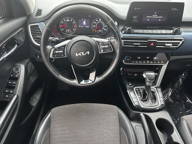 2022 Kia Seltos S — photo 13 of 30
