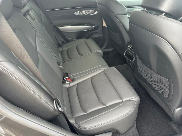 2025 Genesis GV70 2.5T — photo 13 of 31