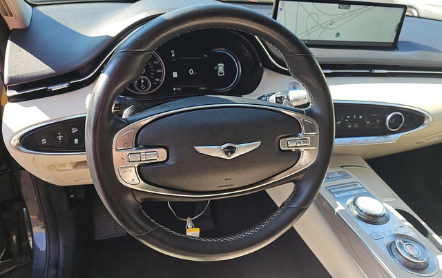 2022 Genesis GV70 2.5T — photo 8 of 11