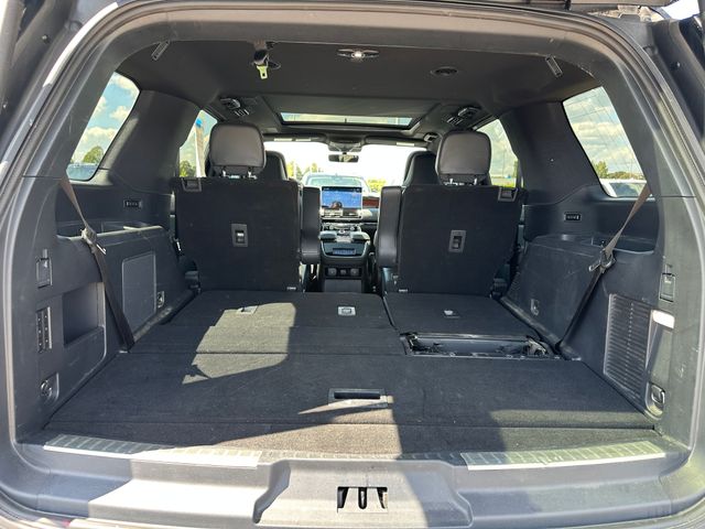 2022 Lincoln Navigator Reserve — photo 11 of 38