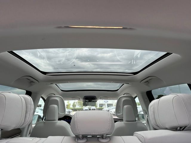 2023 Mercedes-Benz EQS 580 — photo 12 of 31