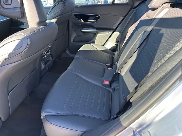 2025 Mercedes-Benz GLC GLC 300 — photo 15 of 30