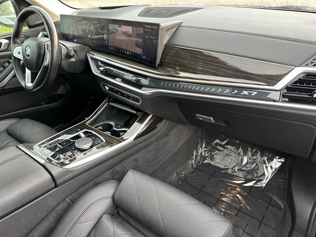 2024 BMW X7 xDrive40i — photo 9 of 34