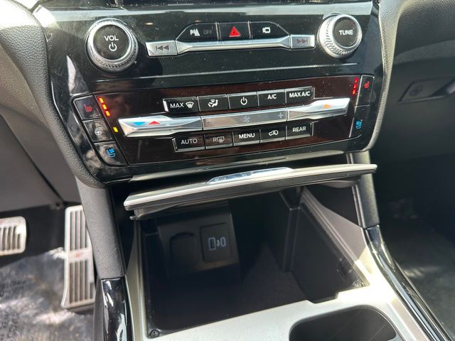 2023 Ford Explorer ST — photo 24 of 33