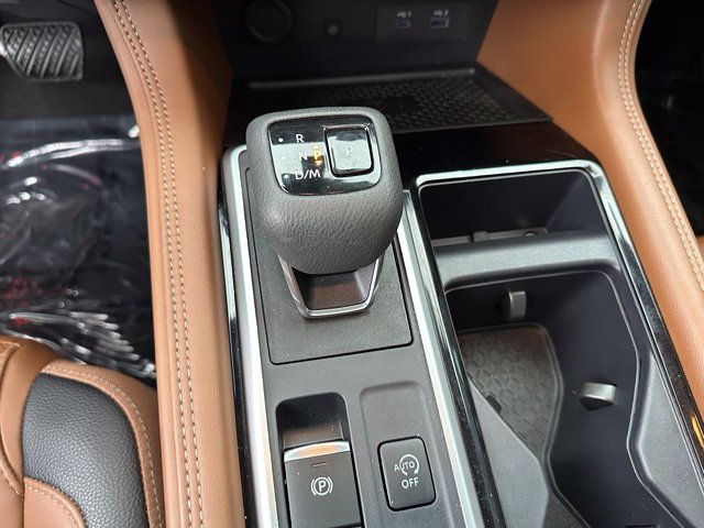 2024 Nissan Pathfinder Platinum — photo 29 of 36