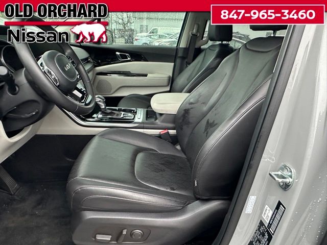 2024 Kia Carnival EX — photo 10 of 22