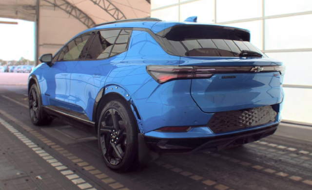 2024 Chevrolet Equinox EV RS — photo 4 of 8