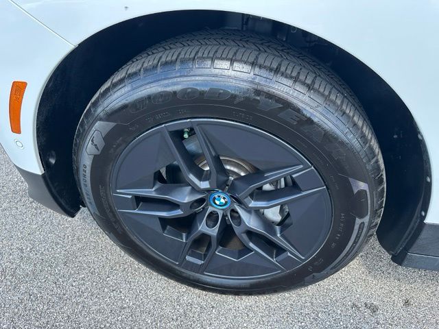 2023 BMW iX xDrive50 — photo 8 of 44