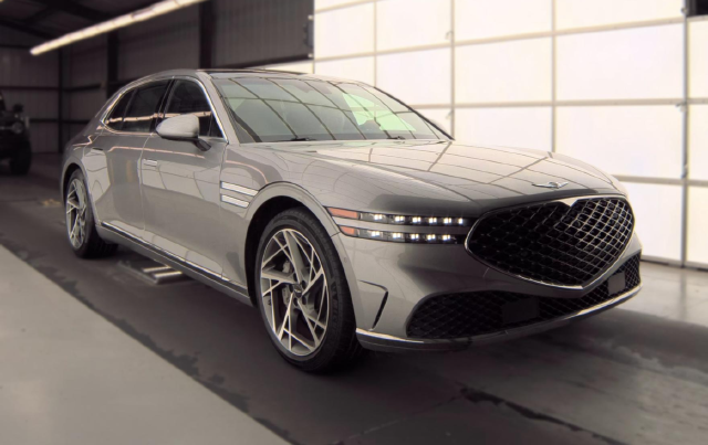 2023 Genesis G90 3.5T — photo 2 of 9