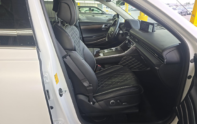 2023 Genesis GV80 3.5T — photo 6 of 10