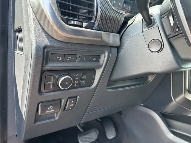 2021 Ford F-150 Raptor — photo 17 of 33
