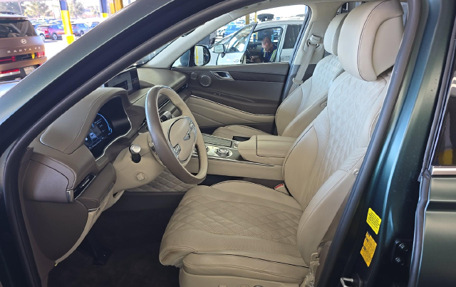 2023 Genesis GV80 3.5T — photo 5 of 10