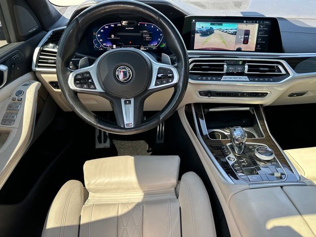 2021 BMW X7 M50i — photo 18 of 31