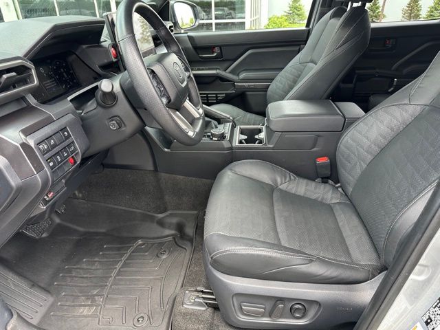 2025 Toyota 4Runner TRD Off-Road Premium — photo 18 of 30