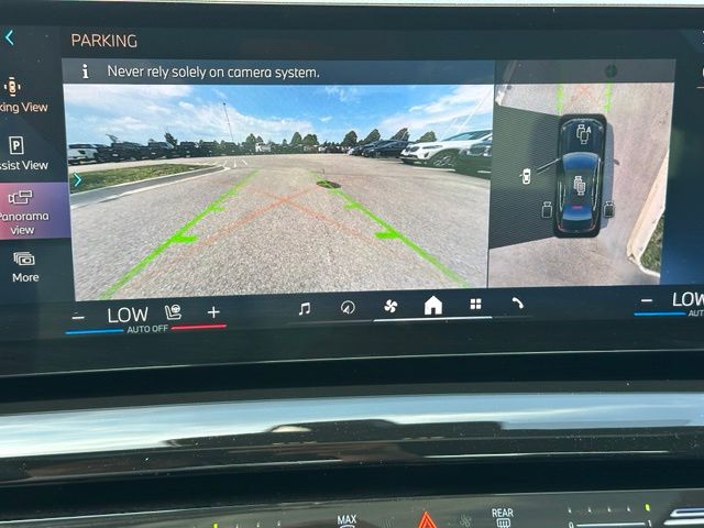 2025 BMW 5 Series 530i xDrive — photo 25 of 27