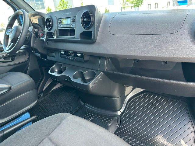 2024 Mercedes-Benz Sprinter 2500 Crew 144 WB — photo 11 of 23
