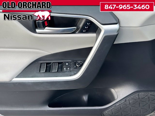 2021 Toyota RAV4 XLE Premium — photo 8 of 22