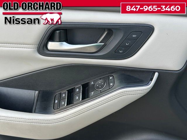 2023 Nissan Rogue SL — photo 9 of 22