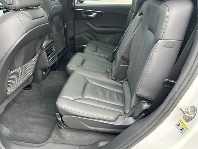2025 Audi Q7 55 Premium Plus — photo 17 of 34