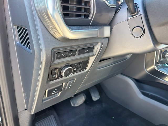 2023 Ford F-150 Lariat — photo 19 of 28