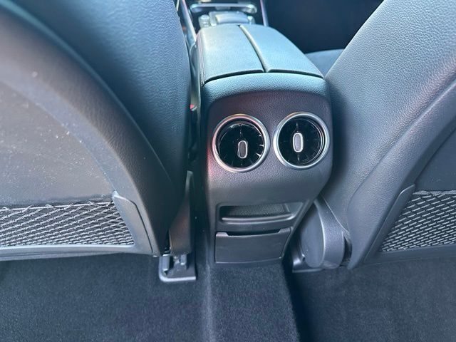 2023 Mercedes-Benz EQB 300 — photo 16 of 27