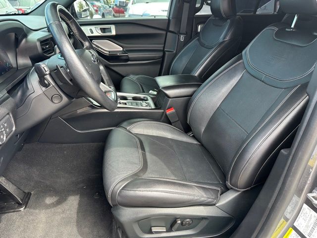 2022 Ford Explorer ST — photo 20 of 33