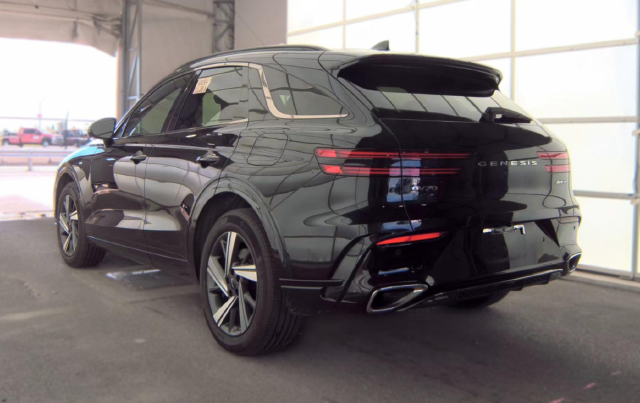 2026 Genesis GV70 3.5T Sport Advanced — photo 4 of 9