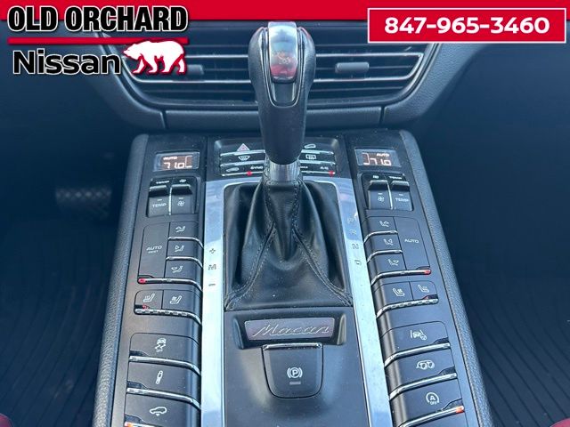 2020 Porsche Macan Turbo — photo 19 of 22