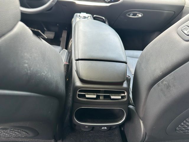 2025 Genesis GV70 2.5T — photo 16 of 34