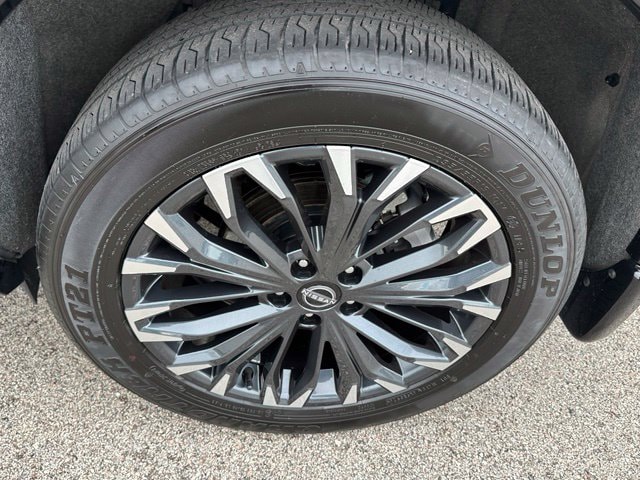 2024 Nissan Rogue Platinum — photo 8 of 38