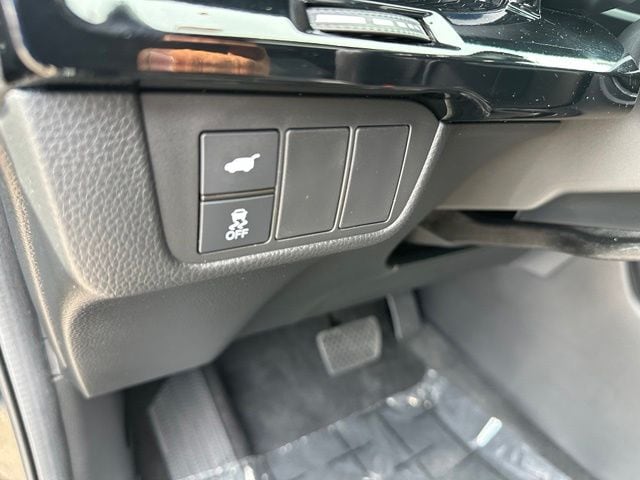 2024 Honda CR-V Hybrid Sport Touring — photo 21 of 32