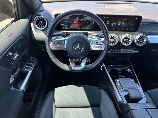 2023 Mercedes-Benz EQB 300 — photo 13 of 27
