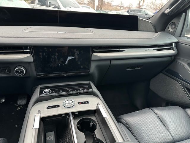 2025 Lincoln Navigator L Reserve — photo 22 of 41