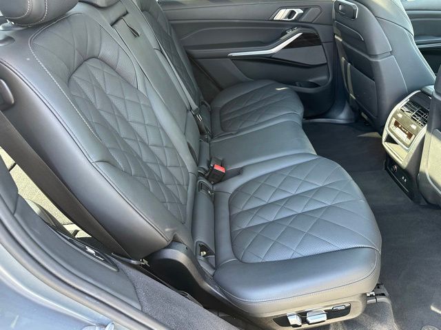 2024 BMW X7 xDrive40i — photo 10 of 48