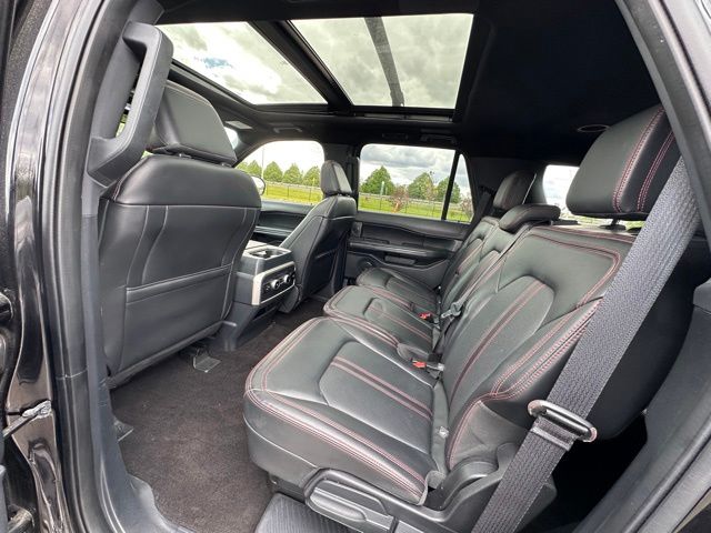 2022 Ford Expedition Limited — photo 19 of 34
