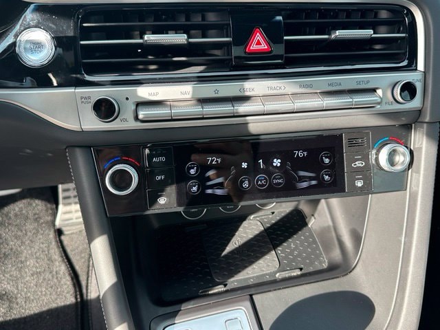2025 Genesis G70 3.3T Sport Advanced — photo 26 of 39