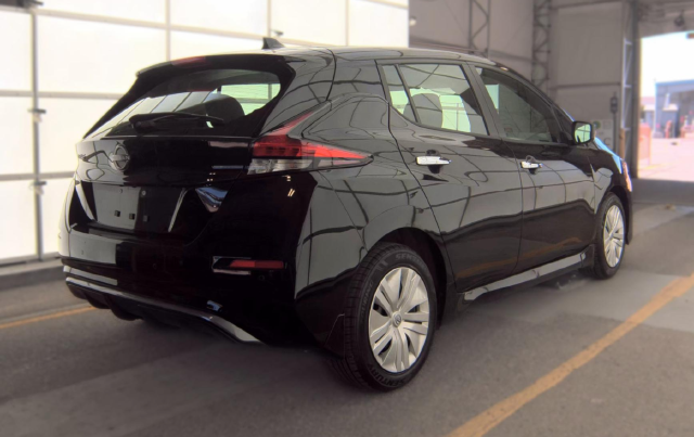 2025 Nissan Leaf S — photo 3 of 8