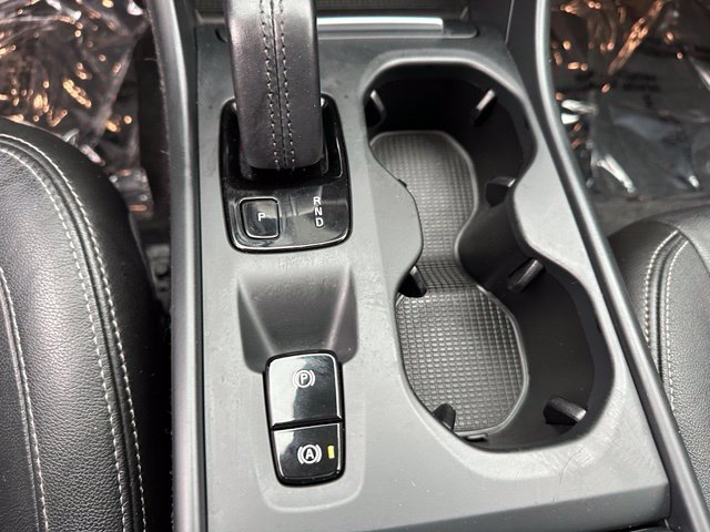 2021 Volvo XC40 Momentum — photo 22 of 28