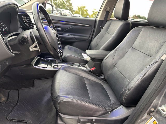 2017 Mitsubishi Outlander GT — photo 18 of 25