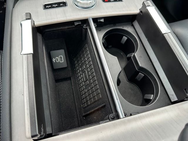 2025 Lincoln Navigator L Reserve — photo 27 of 41
