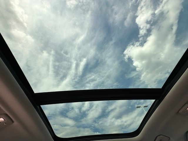 2024 Volvo XC60 B5 Plus Dark Theme — photo 17 of 29