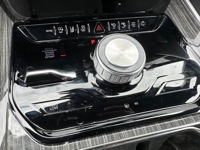 2022 Jeep Wagoneer Series III — photo 19 of 28