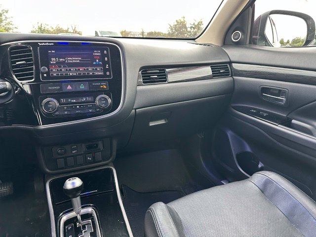 2017 Mitsubishi Outlander GT — photo 16 of 25