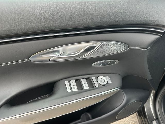 2025 Genesis GV70 2.5T — photo 21 of 31