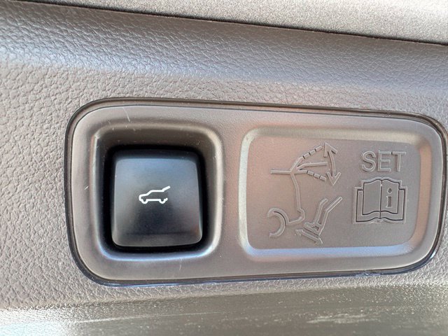 2023 Lincoln Navigator L Reserve — photo 14 of 37