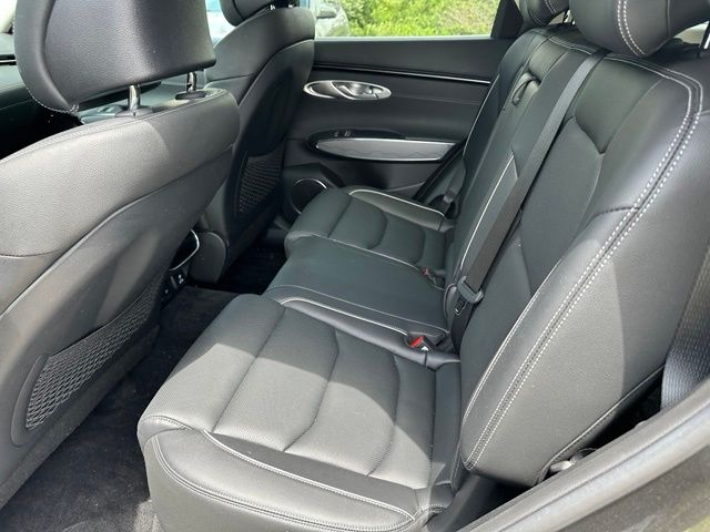 2025 Genesis GV70 2.5T — photo 13 of 34