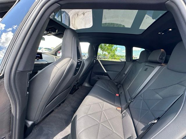2023 BMW iX xDrive50 — photo 33 of 44