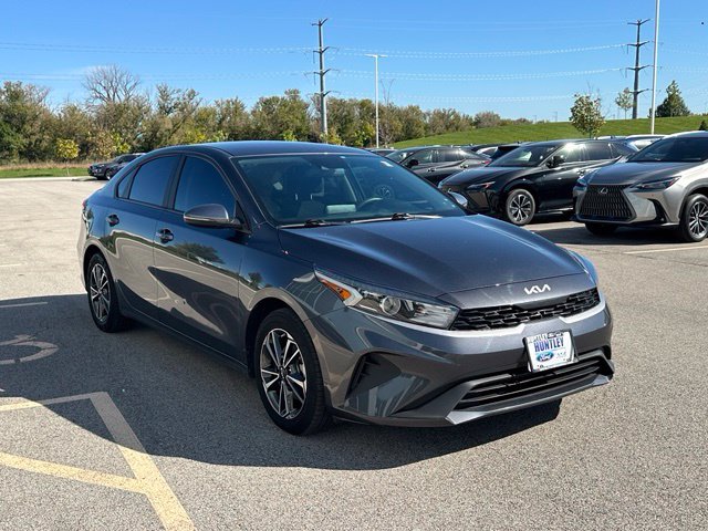 2023 Kia Forte LXS — photo 3 of 30